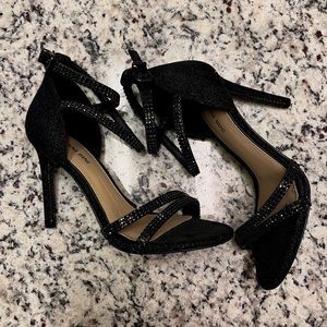 Black sparkles Gianni Bini size 7 high heels